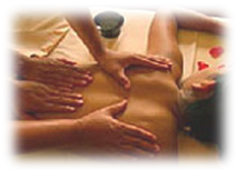 ontspannende erotische gezondheidsmassage met vier handen en fijne massageolie